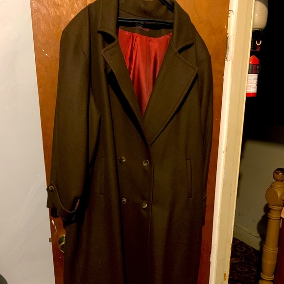 Hello , I am selling two wool coats, coach sneakers , TL boots& Gucci sneakers - Picture 1 of 11